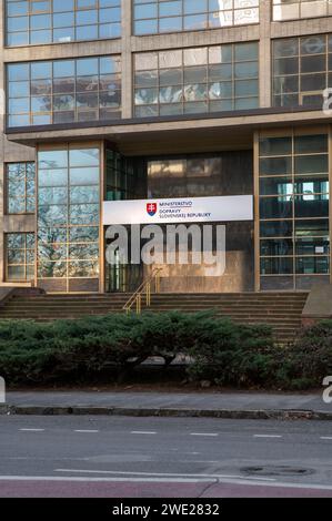 Bratislava, Slowakei - 20. Januar 2024 : Gebäude des Verkehrsministeriums der Slowakischen Republik. Bratislava. Slowakei. Stockfoto