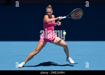 Melbourne, Australien. Januar 2024. MARTA KOSTYUK aus der Ukraine in Aktion gegen den 4. SEED COCO GAUFF der USA in der Rod Laver Arena in einem Viertelfinalspiel der Frauen im Singles am 10. Tag der Australian Open 2024 in Melbourne, Australien. Sydney Low/Cal Sport Media/Alamy Live News Stockfoto