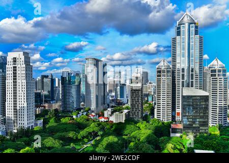 Blick auf ein modernes Gebäude und eine Eigentumswohnung in der Innenstadt von Bangkok Thailand. Stockfoto
