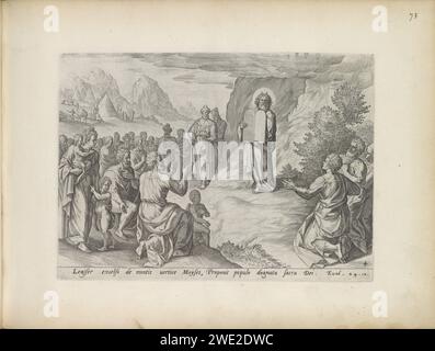 Moses mit den Tabellen des Gesetzes, 1643 Druck Moses zeigt die Steinspeise des Gesetzes an das jüdische Volk. Lichtstrahlen um seinen Kopf. Das Volk kniet. Unter der Aufführung ist ein lateinischer Verweis auf den Bibeltext in Ex. 24:12 Uhr. Dieser Ausdruck ist Teil eines Albums. Der Amsterdamer Papierstich Moses kommt mit den neuen Tafeln und wird von Aaron und den versammelten Leuten erwartet, die bemerken, dass „sein Gesicht scheint“ (Moses' Gesicht wird mit Lichtstrahlen oder Hörnern dargestellt) Stockfoto