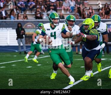 Honolulu, Hawaii, USA. Januar 2024. Team Makua Quarterback Jake Merklinger #4, ein Tennessee Commit, streitet während der Polynesian Bowl High School Football Show im Kunuiakea Stadium auf dem Campus der Kamehameha Schools Kapalama in Honolulu, Hawaii. Glenn Yoza/CSM/Alamy Live News Stockfoto