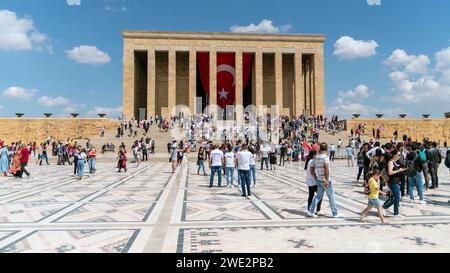 Ankara, Türkei - 30. August 2019: Menschen besuchen Anitkabir, Mausoleum des türkischen Führers Atatürk, um ihren Respekt zu erweisen. Stockfoto