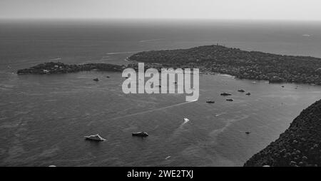 Eine Schwarzweiß-Luftaufnahme der Gemeinde Saint-Jean-Cap-Ferrat in Frankreich. Stockfoto