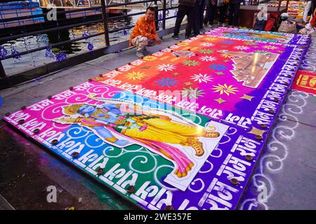 Ajmer, Indien. Januar 2024. Feier der Weihe eines Tempels der hinduistischen Gottheit RAM in Ayodhya, in Ajmer, Rajasthan, Indien am 21. Januar 2024. Viele Menschen in Indien feierten, nachdem der Premierminister die Weihe eines umstrittenen, unvollendeten Tempels in der heiligen Stadt Ayodhya leitete. Aber Kritiker sagen, dass er es mit Blick auf die bevorstehenden Wahlen getan hat. Foto: ABACAPRESS.COM Credit: Abaca Press/Alamy Live News Stockfoto