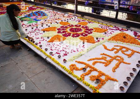 Ajmer, Indien. Januar 2024. Feier der Weihe eines Tempels der hinduistischen Gottheit RAM in Ayodhya, in Ajmer, Rajasthan, Indien am 21. Januar 2024. Viele Menschen in Indien feierten, nachdem der Premierminister die Weihe eines umstrittenen, unvollendeten Tempels in der heiligen Stadt Ayodhya leitete. Aber Kritiker sagen, dass er es mit Blick auf die bevorstehenden Wahlen getan hat. Foto: ABACAPRESS.COM Credit: Abaca Press/Alamy Live News Stockfoto