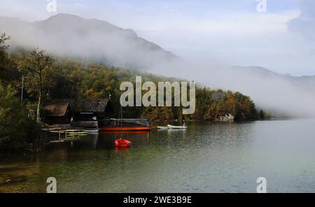 Bohinjer See, Bohinj, Slowenien, Triglav, Bled, Wildwasser, Abenteuer, See, Bezaubernder See im Nationalpark Triglav bei Bled Stockfoto