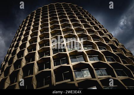 Das ikonische Space House mit Betonrahmen alias 1 Kemble Street, früher bekannt als CAA House, ist ein brutalistisches Gebäude in Camden, London, Großbritannien Stockfoto