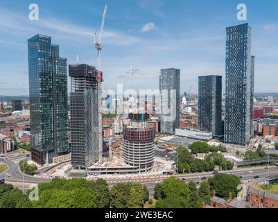 Baufortschritt der Blade & Three60 Wohntürme mit Crown St & Deansgate Square, Teil des Neubaus in Manchester, Großbritannien Stockfoto