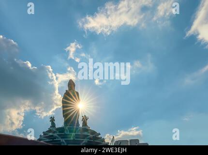 BA den Mountain Touristengebiet, Provinz Tay Ninh, Vietnam. Die Touristengegend hat einzigartige buddhistische Architektur mit der höchsten Erhebung Stockfoto