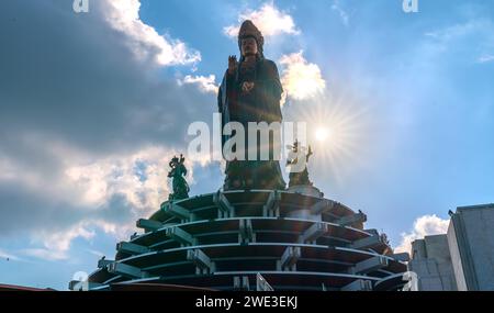 BA den Mountain Touristengebiet, Provinz Tay Ninh, Vietnam. Die Touristengegend hat einzigartige buddhistische Architektur mit der höchsten Erhebung Stockfoto