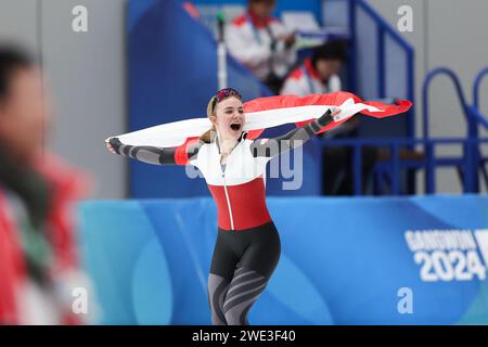 Gangneung, Südkorea. Januar 2024. Hanna Mazur aus Polen feiert nach dem 1500-m-Finale der Frauen bei den Olympischen Jugendspielen Gangwon 2024 in Gangneung, Südkorea, 23. Januar 2024. Quelle: Xu Yanan/Xinhua/Alamy Live News Stockfoto