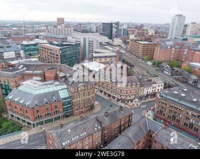 Luftaufnahme des Bahnhofs von Leeds Station, Bahnsteigen und Bahngleisen einschließlich des Stadtzentrums von Leeds, Yorkshire, Großbritannien Stockfoto