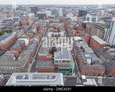 Luftaufnahme der Dächer und Dächer des Stadtzentrums von Leeds, Yorkshire, Großbritannien, aufgenommen von der Leeds Inner Ring Road Stockfoto