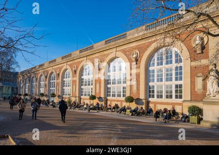 Paris, Frankreich, Menschen in der Orangerie du Sénat des Luxembourg Gartens in Paris, nur Editorial. Stockfoto