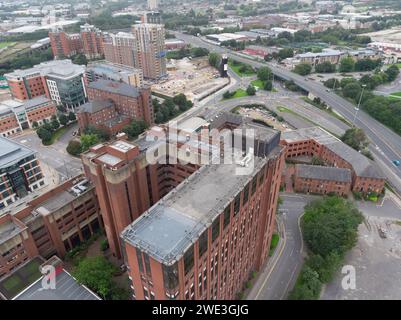 Luftaufnahme von West One, Leeds Stadtzentrum, Yorkshire, Großbritannien im Vordergrund, Leeds Inner Ring Road und Headline Apartments im Bau Stockfoto