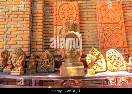 Die Terrakotta-Objekte aus dem 12. Jahrhundert simulieren die Blütezeit der Champa-Kultur in Zentral-Vietnam Stockfoto