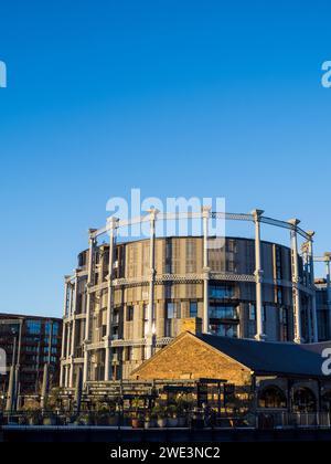 Coal Drop Yard, and Gasholder Flats, Kings Cross Regeneration Project, Kings Cross, London, England, Vereinigtes Königreich, GB Stockfoto