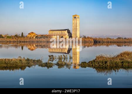 Eine Brücke über einen Kanal in Torcello, Venedig, Italien Stockfoto