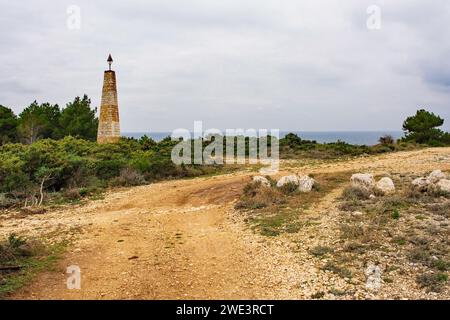 Ein österreichisch-ungarischer Militärturm im Kamenjak-Nationalpark auf der Halbinsel Premantura in Medulin, Istrien, Kroatien. Dezember Stockfoto