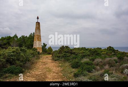 Ein österreichisch-ungarischer Militärturm im Kamenjak-Nationalpark auf der Halbinsel Premantura in Medulin, Istrien, Kroatien. Dezember Stockfoto