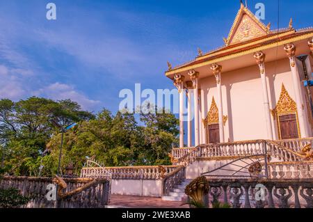 Buddhistischer Tempel während der COVID-19-Pandemie verlassen, Wat Sang Kleang, Tang Krasang, Provinz Kampong Thom, Kambodscha. © Kraig Lieb Stockfoto