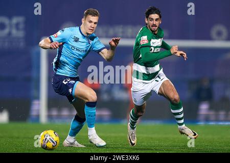 Francisco Trincao von Sporting CP tritt um den Ball gegen Aleksandar Busnic vom FC Vizela während des Liga Portugal Betclic-Spiels zwischen dem FC Vizela an an an an an an an an Stockfoto