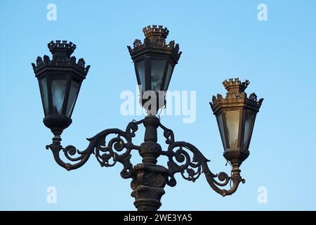 Vintage Straßenlaternen des historischen Zentrums von Cusco, Peru, Südamerika Stockfoto