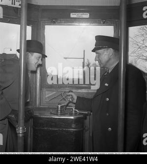 Die größte Stadt der Welt. 1944 soll Kiruna in Schweden von einer ländlichen Gemeinde in eine Stadt umstrukturiert werden. Pläne, die zu dieser Zeit ein paar Jahre voraus sind, die aber laut Kirunas Gemeindevorstand Hjalmar Nyström fest sind. Kiruna soll mit einer Fläche von 14.000 Quadratkilometern die größte Stadt der Welt werden. Ein Gebiet, das 18-mal so groß ist wie New York und achtmal so groß wie London Die beiden Weltmetropolen, die zu dieser Zeit etwa zehn Millionen Einwohner hatten. Kiruna hat etwa 500. Der gesamte nordwestliche Lappland Berg W Stockfoto