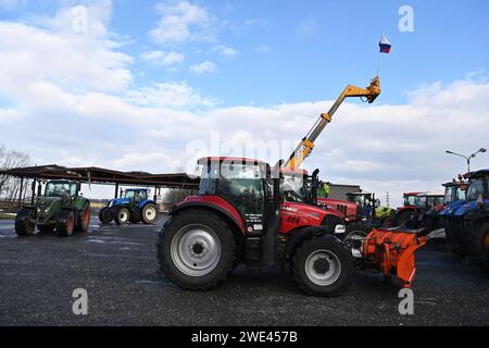 Horni Tosanovice, Tschechische Republik. Januar 2024. Am 23. Januar 2024 fand in Horni Tosanovice, Bezirk Frydek-Mistek, Tschechische Republik, eine Protestaktion der tschechischen Bauern aus der Mährisch-Schlesischen Region statt, die gemeinsam mit Bauern gegen die langfristige Unterbewertung der Landwirtschaft in ganz Europa protestierten. Quelle: Jaroslav Ozana/CTK Photo/Alamy Live News Stockfoto