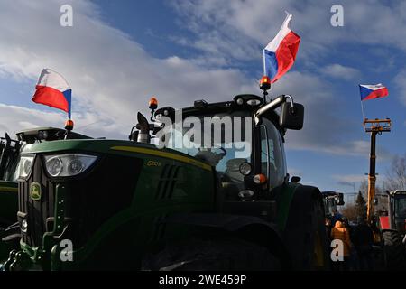 Horni Tosanovice, Tschechische Republik. Januar 2024. Am 23. Januar 2024 fand in Horni Tosanovice, Bezirk Frydek-Mistek, Tschechische Republik, eine Protestaktion der tschechischen Bauern aus der Mährisch-Schlesischen Region statt, die gemeinsam mit Bauern gegen die langfristige Unterbewertung der Landwirtschaft in ganz Europa protestierten. Quelle: Jaroslav Ozana/CTK Photo/Alamy Live News Stockfoto