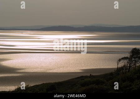 Ein abendlicher Blick über den Sand von Morecambe Bay vom National Trust Hotel Jack Scout. (14,6,2003) Stockfoto