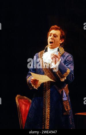 Giacomo Aragall (Gustavus III) in UN BALLO in MASCHERA an der Royal Opera, Covent Garden, London WC2 26/02/1988 Musik: Giuseppe Verdi Libretto: Antonio Somma Dirigent: Richard Armstrong Design: Jurgen Rose Beleuchtung: William Bundy Regisseur: Otto Schenk Stockfoto