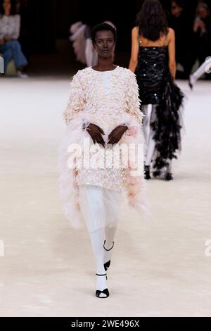 Paris, Frankreich. Januar 2024. CHANEL Haute Couture Frühjahr/Sommer 2024 Laufsteg während der Pariser Haute Couture Fashion Week am 2024. Januar in Paris; Frankreich 23/01/2024 Credit: dpa/Alamy Live News Stockfoto