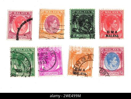 Vintage-Briefmarken aus Malaya mit einem Porträt von König Georg VI. Auf weißem Hintergrund. Stockfoto