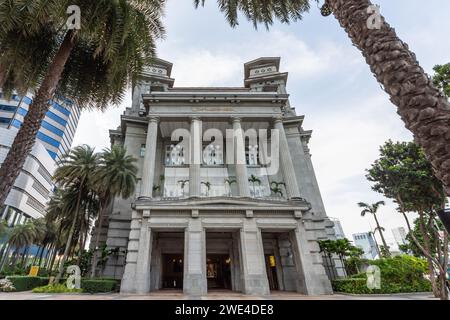 Singapur - August 30,2023 : Außenansicht des Fullerton Hotels, das sich im Zentrum des Zentrums von Singapur befindet. Es wird auch als Gene bezeichnet Stockfoto