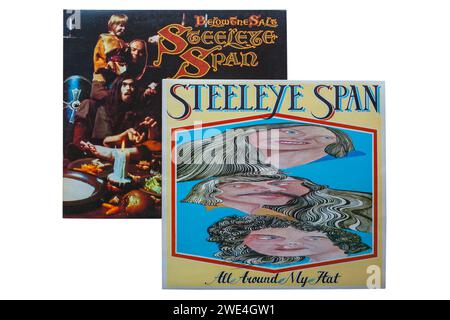 SteelEye Span All Around My hat 1975 Vinyl-Album-Cover & Under the Salt 1972 Vinyl-Album-Cover isoliert auf weißem Hintergrund Stockfoto