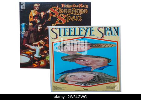 SteelEye Span All Around My hat 1975 Vinyl-Album-Cover & Under the Salt 1972 Vinyl-Album-Cover isoliert auf weißem Hintergrund Stockfoto