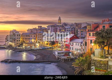 Bogliasco, Genua, Italien Stadt am Mittelmeer bei Sonnenuntergang. Stockfoto