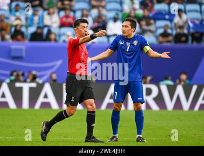 Doha, Katar. Januar 2024. Otabek Shukurov (R) von Usbekistan Gesten beim Spiel der Gruppe B zwischen Australien und Usbekistan beim AFC Asian Cup in Doha, Katar, am 23. Januar 2024. Quelle: Sun Fanyue/Xinhua/Alamy Live News Stockfoto