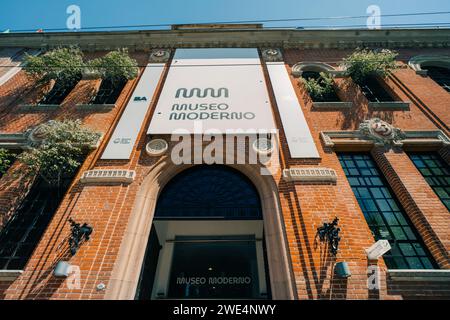 Buenos Aires, Argentinien - 2. dezember 2023 Fassade des Museums für moderne Kunst von Buenos Aires. Hochwertige Fotos Stockfoto