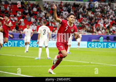 Al Rayyyan, Katar. Januar 2024. Marselino Ferdinan aus Indonesien feiert sein Tor 1-1 beim AFC Asian Cup Qatar 2023, dem Gruppenspiel zwischen Indonesien und dem Irak am 15. Januar 2024 im Ahmed bin Ali Stadium in Al Rayyan, Katar - Foto Najeeb Almahboobi/TheMiddleFrame/DPPI Credit: DPPI Media/Alamy Live News Stockfoto