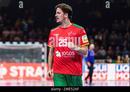 Hamburg, Deutschland. Januar 2024. Jubel nach Tor Antonio Areia (Portugal, #25) GER, Niederlande vs. Portugal, Handball, Maenner, EHF Euro 2024, Hauptrunde 2, Spieltag 4, 23.01.2024 Foto: Eibner-Pressefoto/Marcel von Fehrn Credit: dpa/Alamy Live News Stockfoto