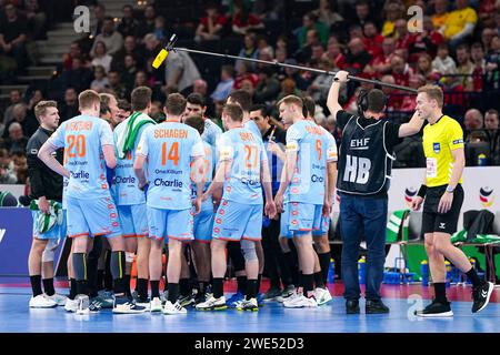 Hamburg, Deutschland. Januar 2024. HAMBURG, DEUTSCHLAND - 23. JANUAR: Mannschaft der Niederlande während des EHF Euro 2024 Hauptspiels zwischen den Niederlanden und Portugal am 23. Januar 2024 in der Barclays Arena in Hamburg. (Foto von Henk Seppen/Orange Pictures) Credit: dpa/Alamy Live News Stockfoto