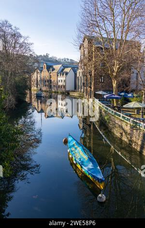 Totnes, Devon, Großbritannien - 16. Januar. Blick auf den Fluss Dart in Totnes, Devon am 16. Januar 2024 Stockfoto