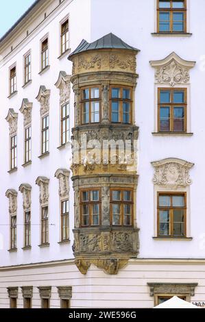 Hauenschildův dům mit Erkerfenster auf Dolní náměstí in Olomouc in Mähren in der Tschechischen Republik Stockfoto