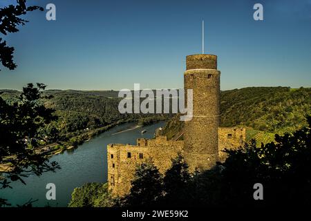 Blick vom Rheinsteig auf Schloss Maus und Rheintal, St. Goarshausen, Oberes Mittelrheintal, Rheinland-Pfalz, Deutschland Stockfoto