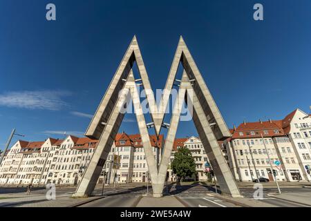 Das riesige Doppel-M-Logo der Leipziger Messe am Osttor der Alten Leipziger Messe in Leipzig Stockfoto