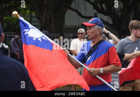 *** KEINE VERKÄUFE AN FRANZÖSISCHE MEDIEN ODER VERLAGE - RECHTE VORBEHALTEN ***10. Oktober 2023 - Taipeh, Taiwan: Taiwanesen feiern ihren Nationalfeiertag, lokal bekannt als „Double Ten“, da er am 10. Oktober stattfindet. Die Feierlichkeiten fanden statt, da das Land unter chinesischem Druck seine faktische Unabhängigkeit bewahren will. Stockfoto