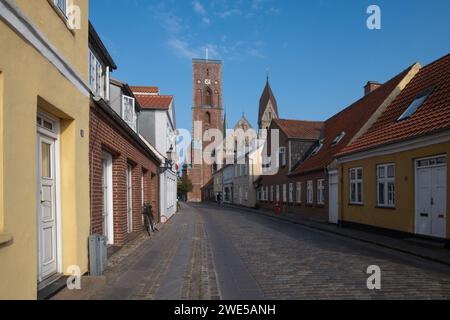 Ribe, Blick entlang Grydergade zur Kathedrale, Jütland, Dänemark Stockfoto