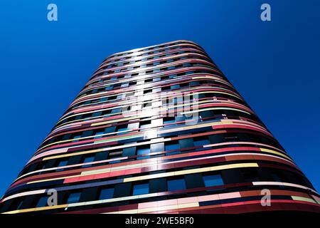 Farbenfrohes Bürohochhaus, Wilhelmsburg, Hamburg, Deutschland Stockfoto